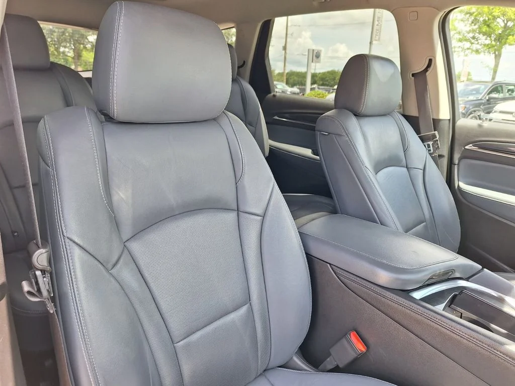 Used 2021 Black Buick Essence image 29