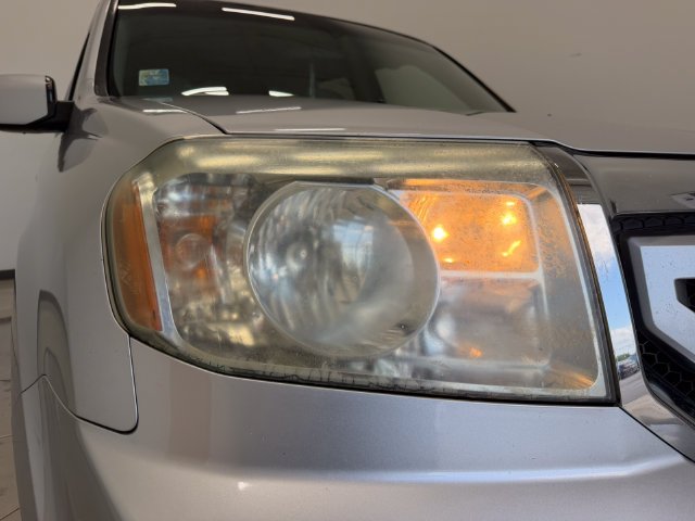 Used 2010 Alabaster Silver Metallic Honda EX image 29