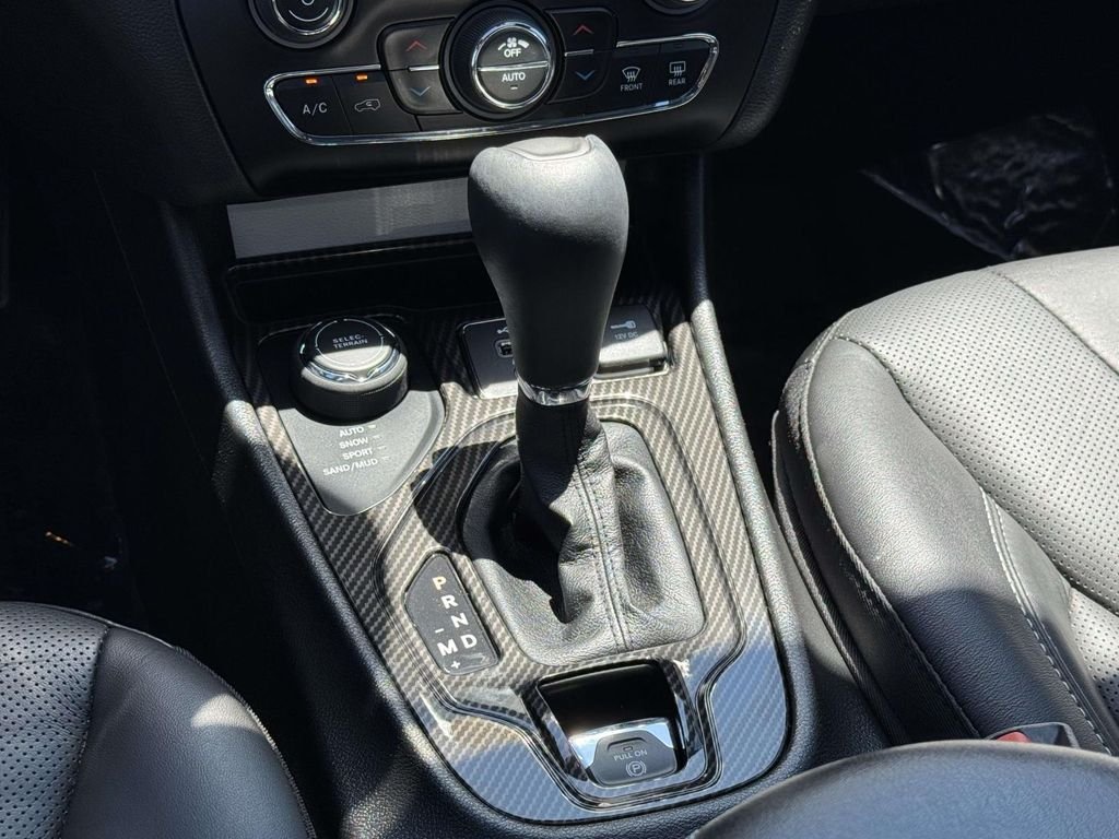 Used 2021 Green Jeep Latitude Lux image 21