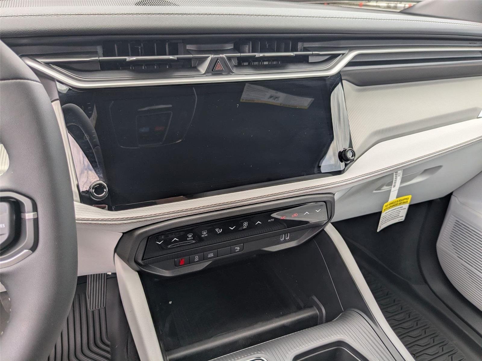 New 2026 Bright White Clear-Coat Exterior Paint Jeep Limited image 19