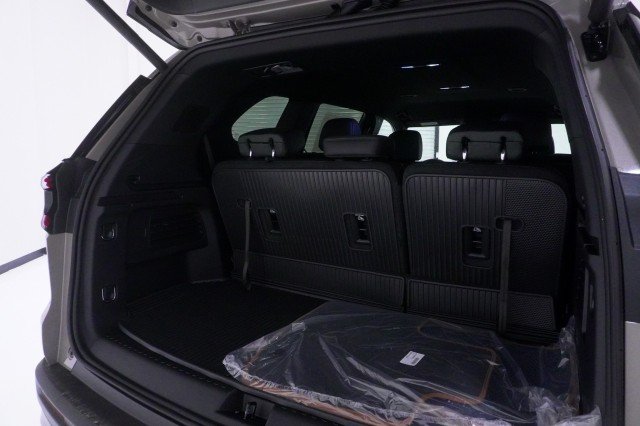 2026 GMC Acadia AT4 - Photo 8