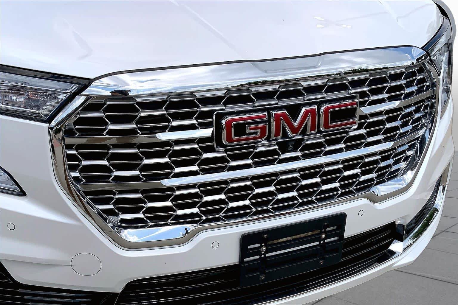 Used 2023 White Frost Tricoat GMC Denali image 32