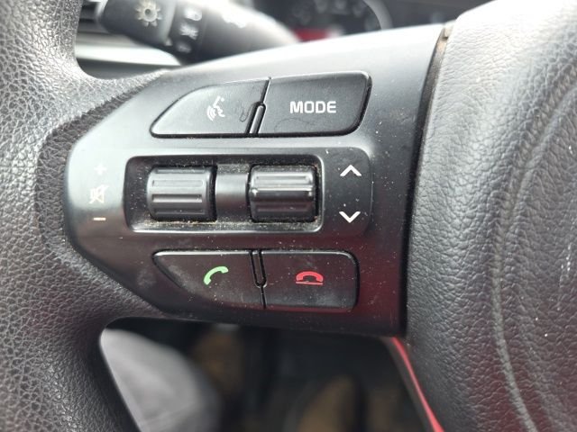 Used 2017 Silver Kia L image 15