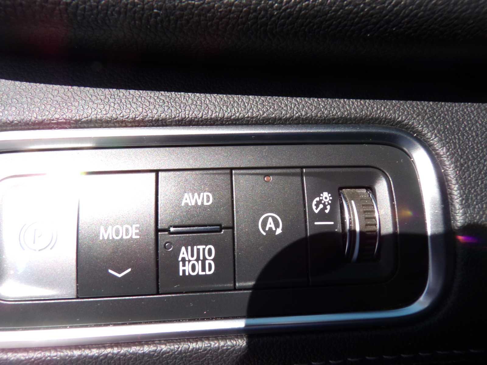 Used 2025 White Frost Tricoat Buick Avenir image 15