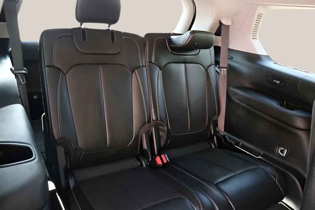 Used 2023 Silver Jeep Limited image 21