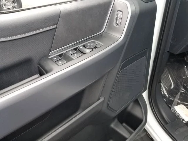 New 2026 Oxford White Ford XLT image 15