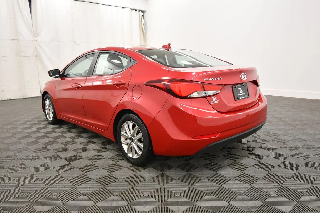 Used 2016 Red Hyundai SE image 5