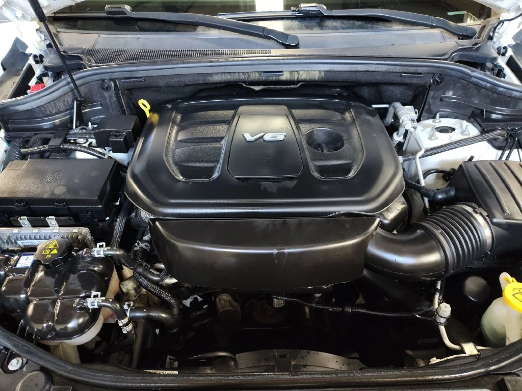 Used 2018 White Jeep Altitude image 10
