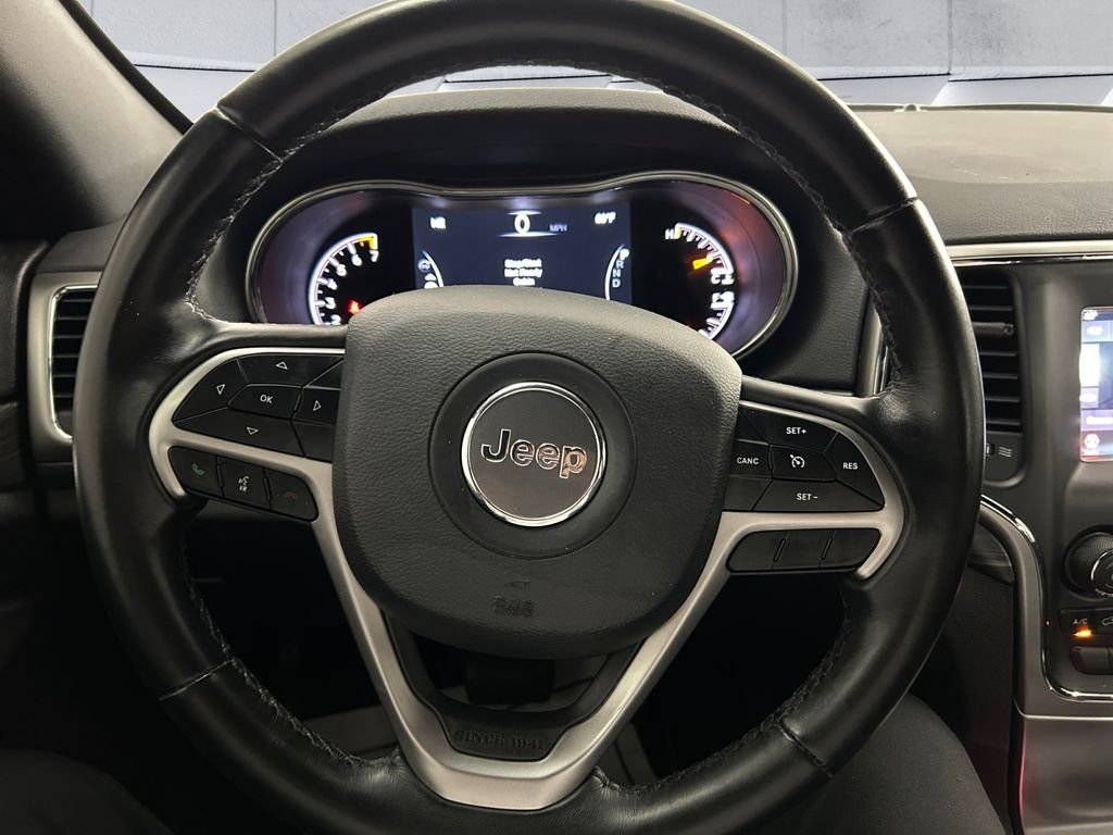 Used 2021 Silver Jeep Laredo E image 9