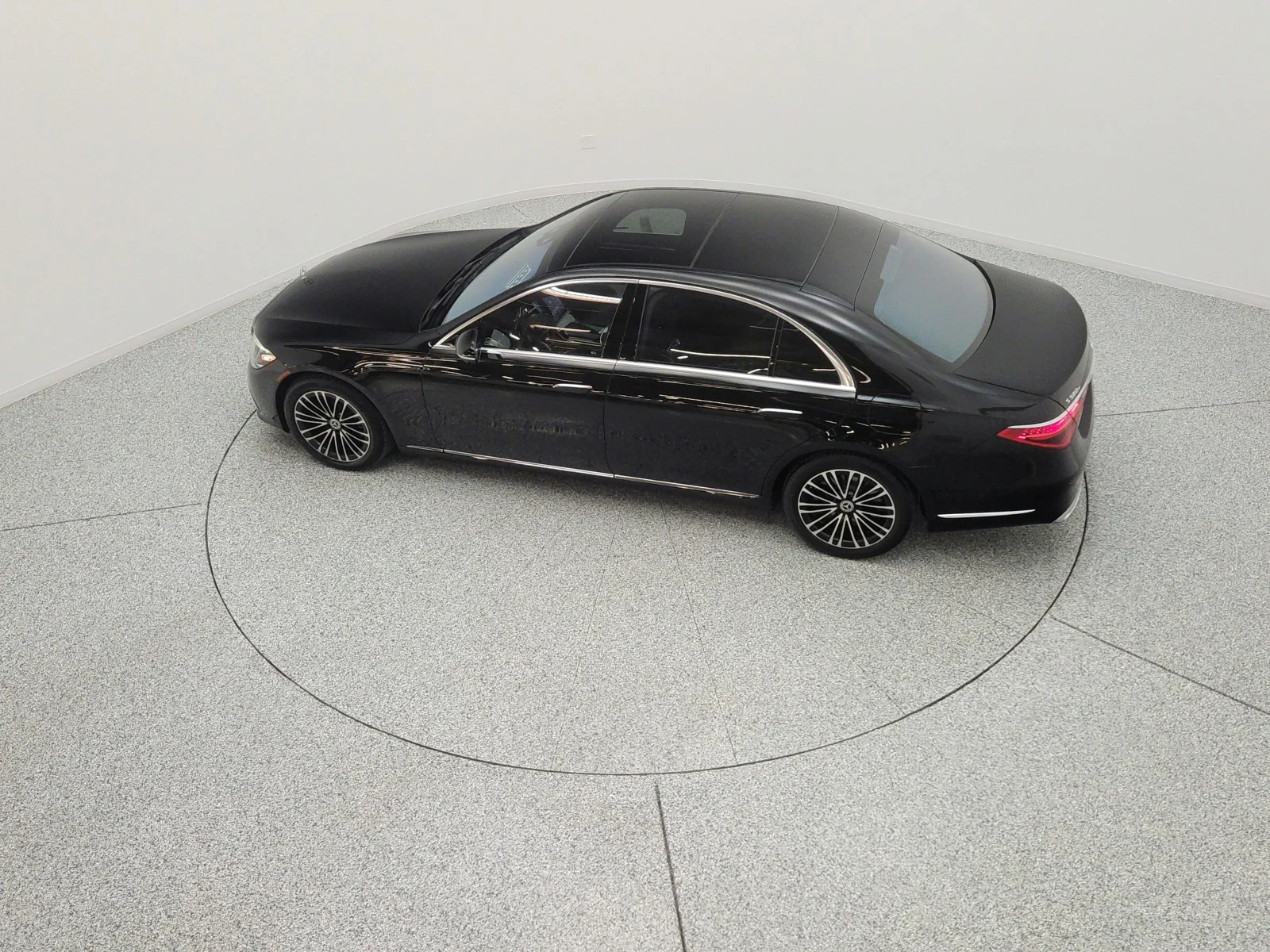 Used 2023 Obsidian Black Mercedes-Benz S 580e 4MATIC® Sedan image 16