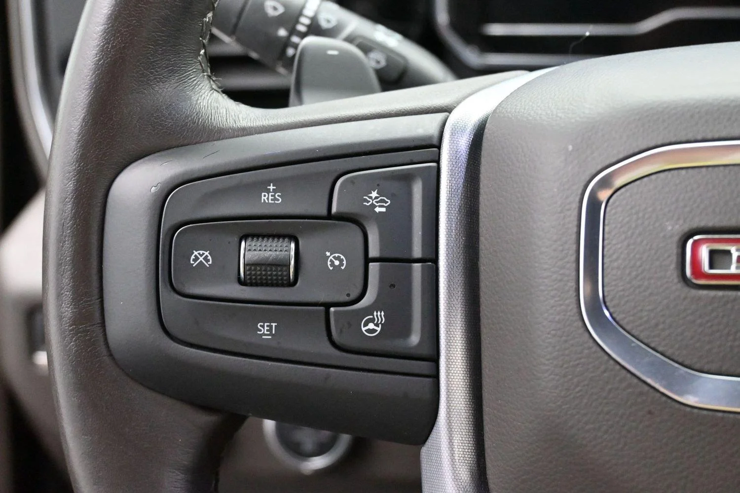 Used 2023 ONYX BLACK GMC SLT image 18