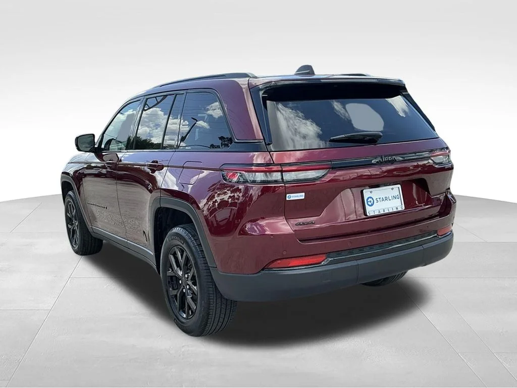 Used 2024 Red Jeep Altitude image 5