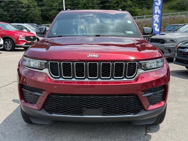 Used 2024 Red Jeep Laredo X image 17