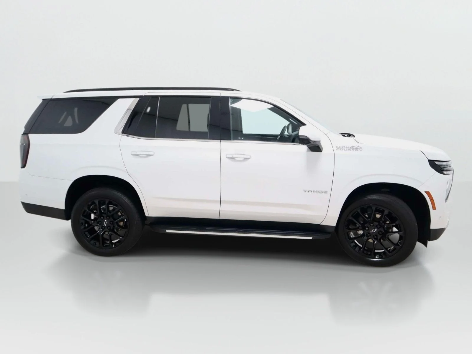 Used 2025 Iridescent Pearl Tricoat Chevrolet High Country image 5