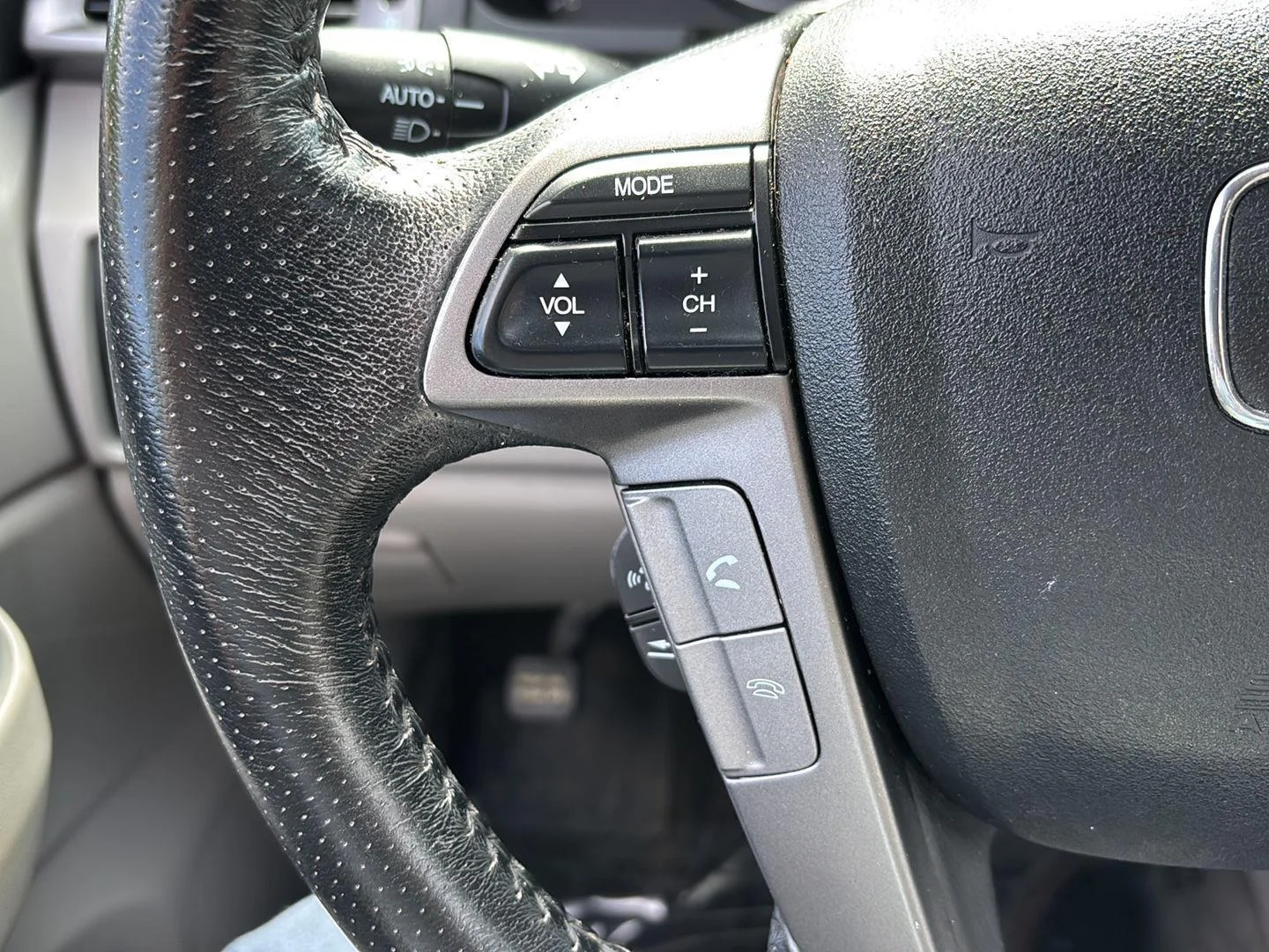 Used 2013 Alabaster Silver Metallic Honda EX-L image 25