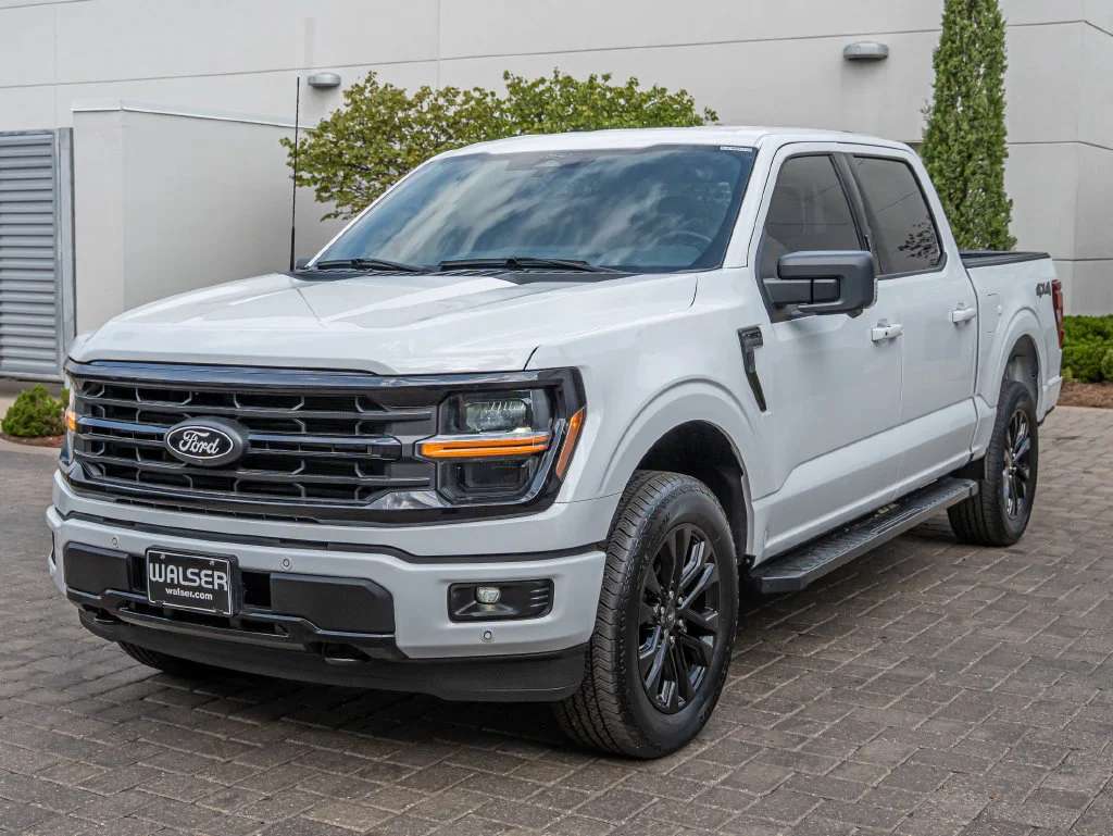 Used 2024 Oxford White Ford XLT image 1
