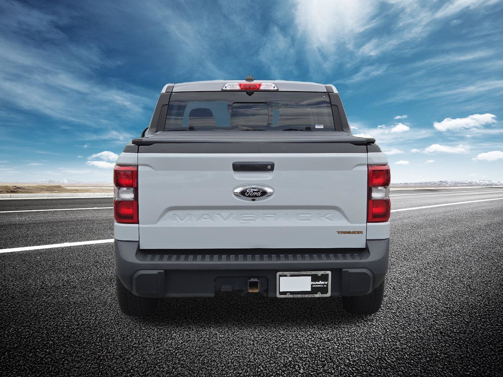 Used 2023 Avalanche Gray Ford XLT Advanced AWD SuperCrew image 16