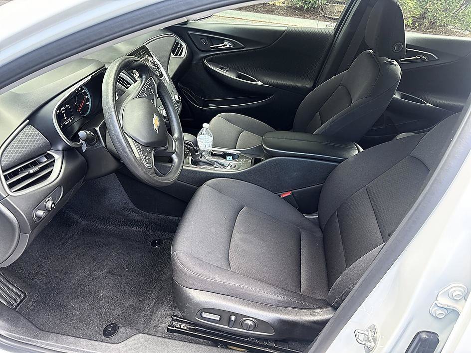 Used 2025 Summit White Chevrolet LT image 13