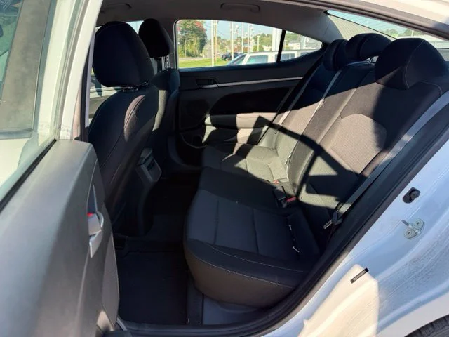 Used 2018 White Hyundai SEL image 9