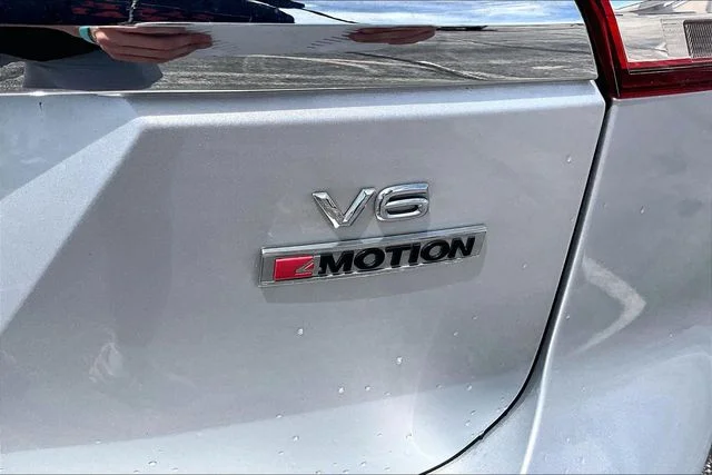 Used 2019 Reflex Silver Metallic Volkswagen SEL image 24