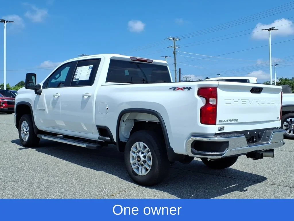 Used 2025 Summit White Chevrolet LT image 3