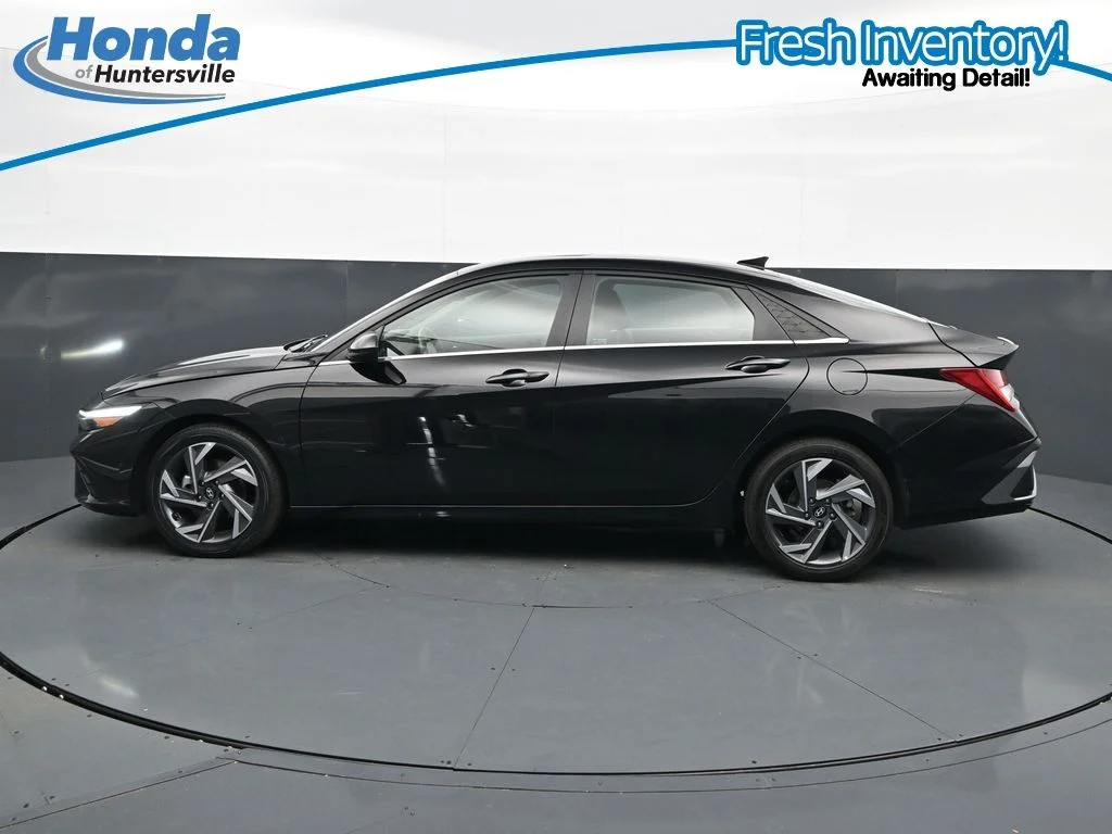 Used 2025 Abyss Black Hyundai SEL Convenience image 6