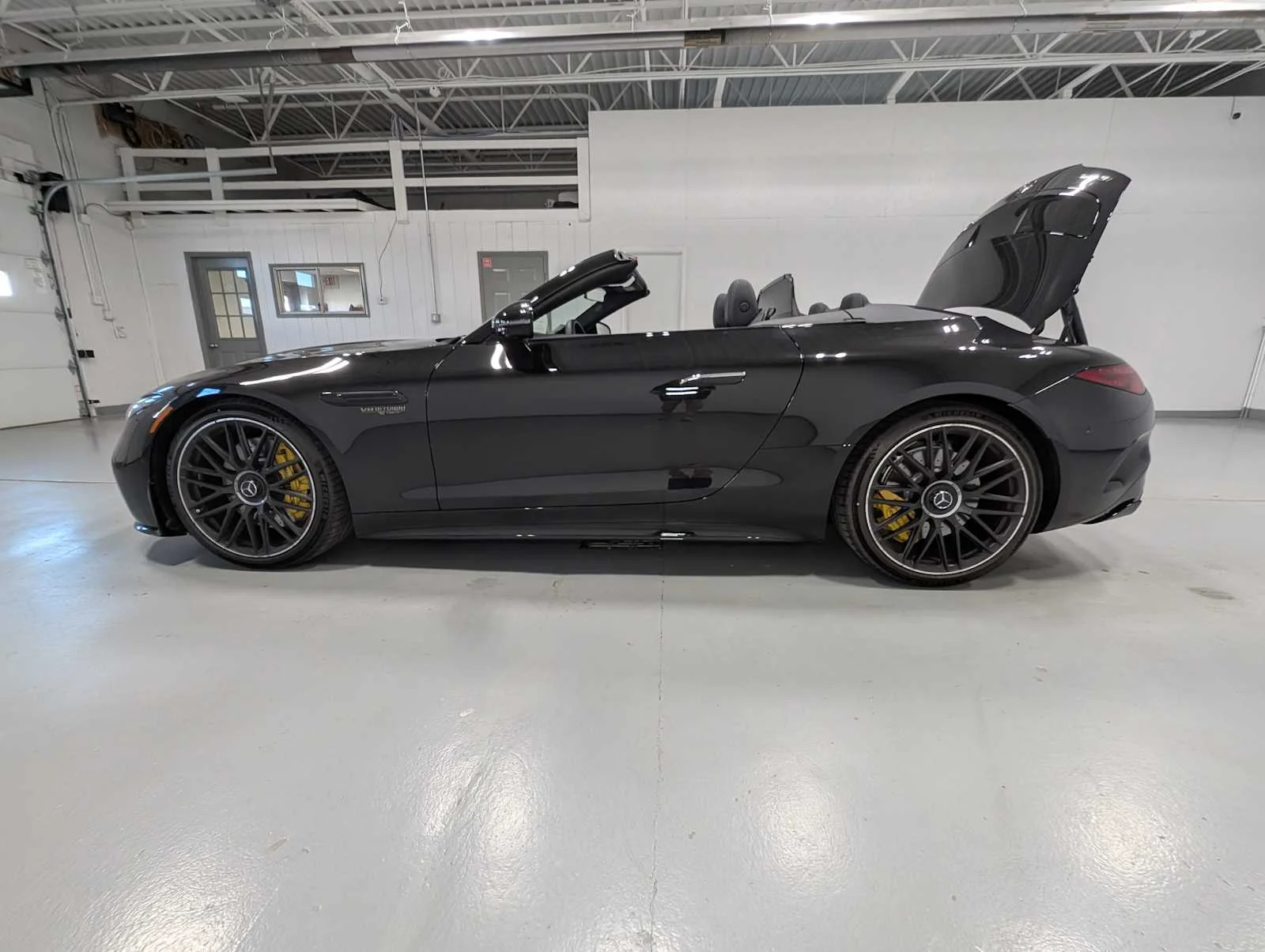 Used 2022 Obsidian Black Metallic Mercedes-Benz AMG® SL 63 image 13