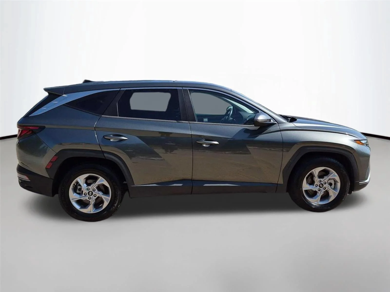 Used 2022 Amazon Gray Hyundai SE image 6