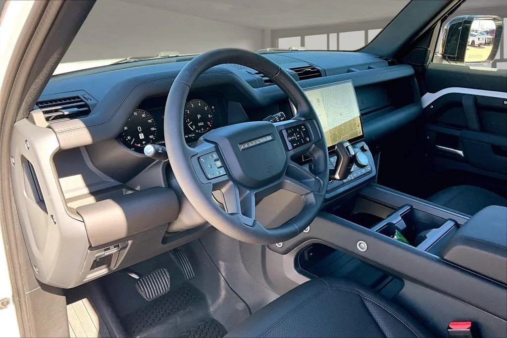 New 2026 White Land Rover X-Dynamic SE image 6