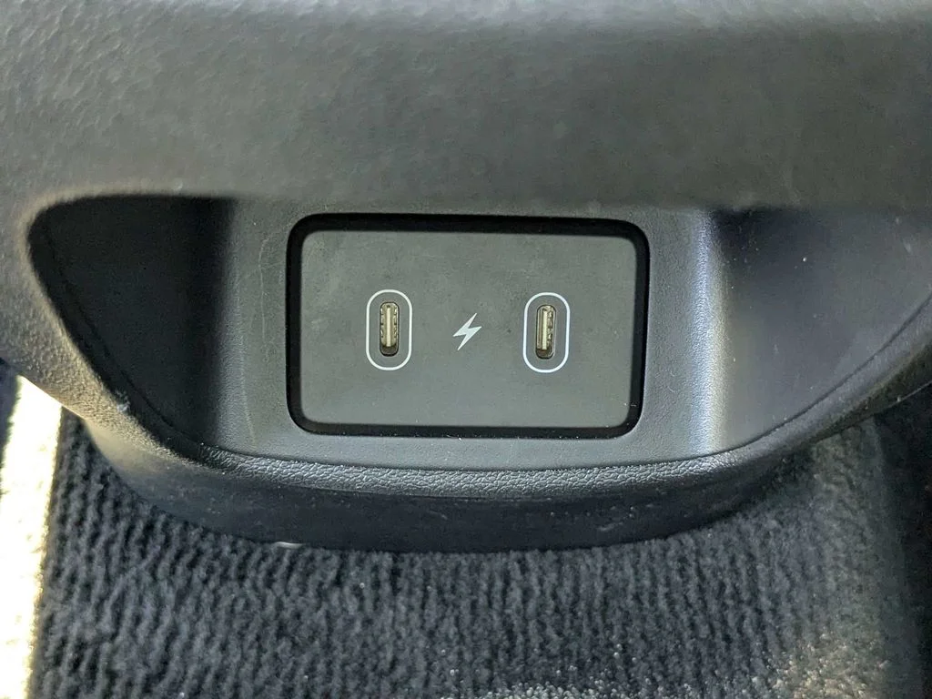 Used 2025 Black Hyundai SEL Convenience image 13