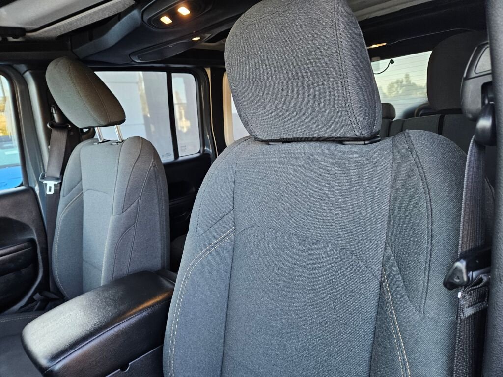 Used 2024 Anvil Clear Coat Jeep Sport S 4xe image 18