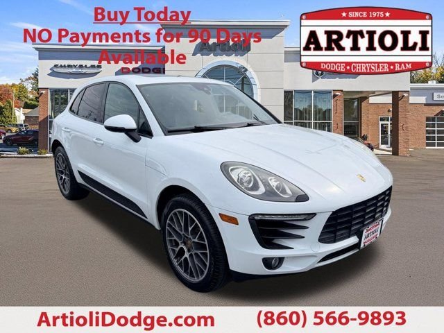 2018 Porsche Macan -'s photo