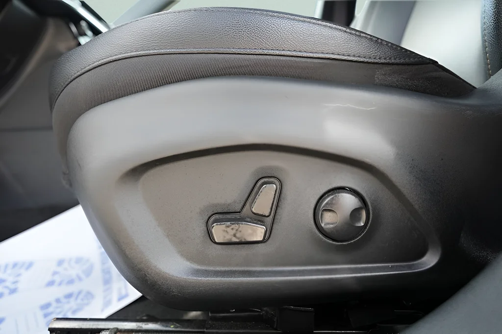 Used 2024 Silver Jeep Limited image 23