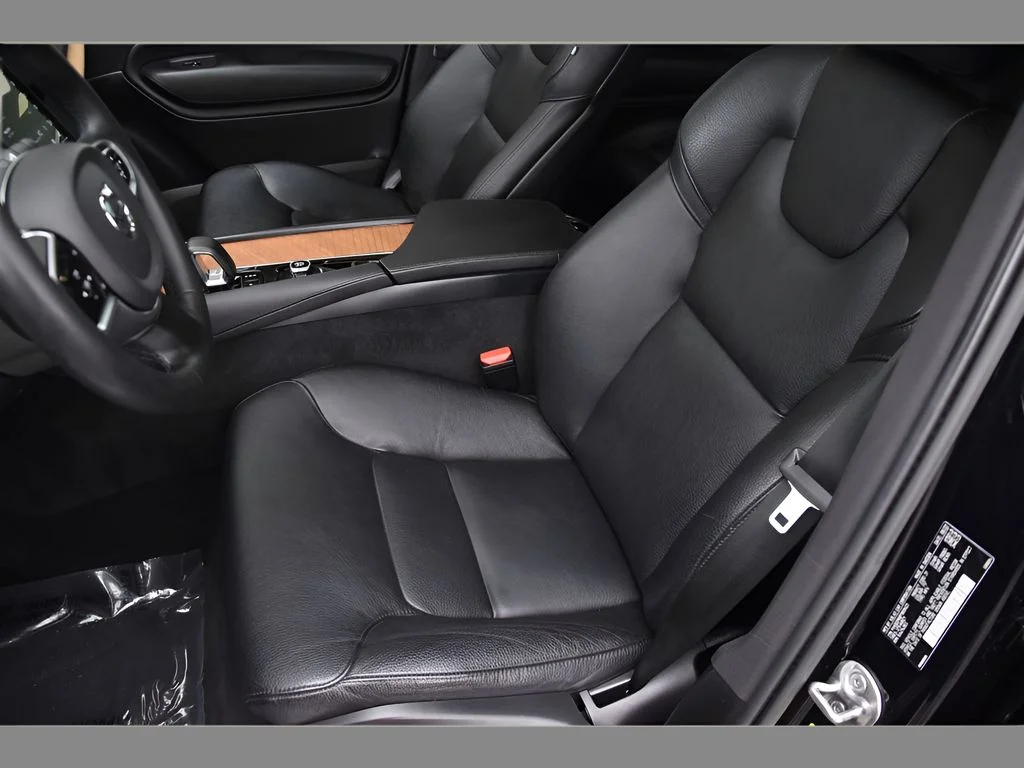 Certified Used 2023 Onyx Black Metallic Volvo Plus image 14