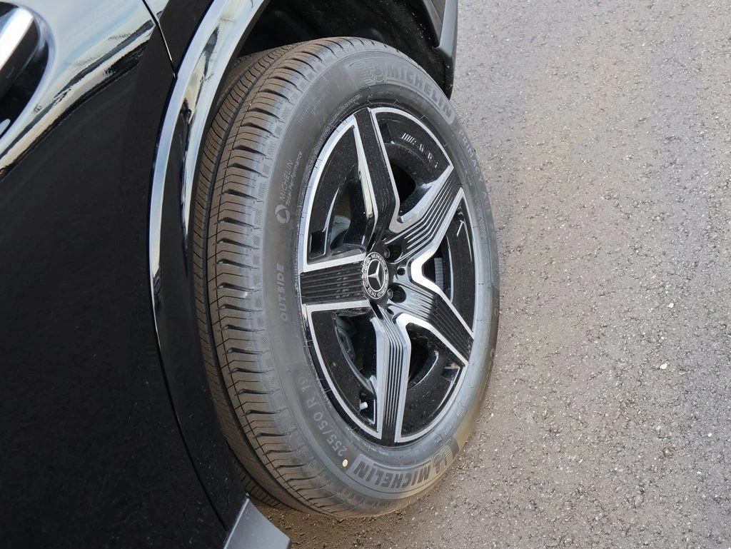 New 2026 Black Mercedes-Benz GLC 300 image 39