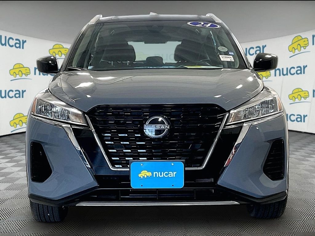 Used 2024 Gray Nissan SV image 2