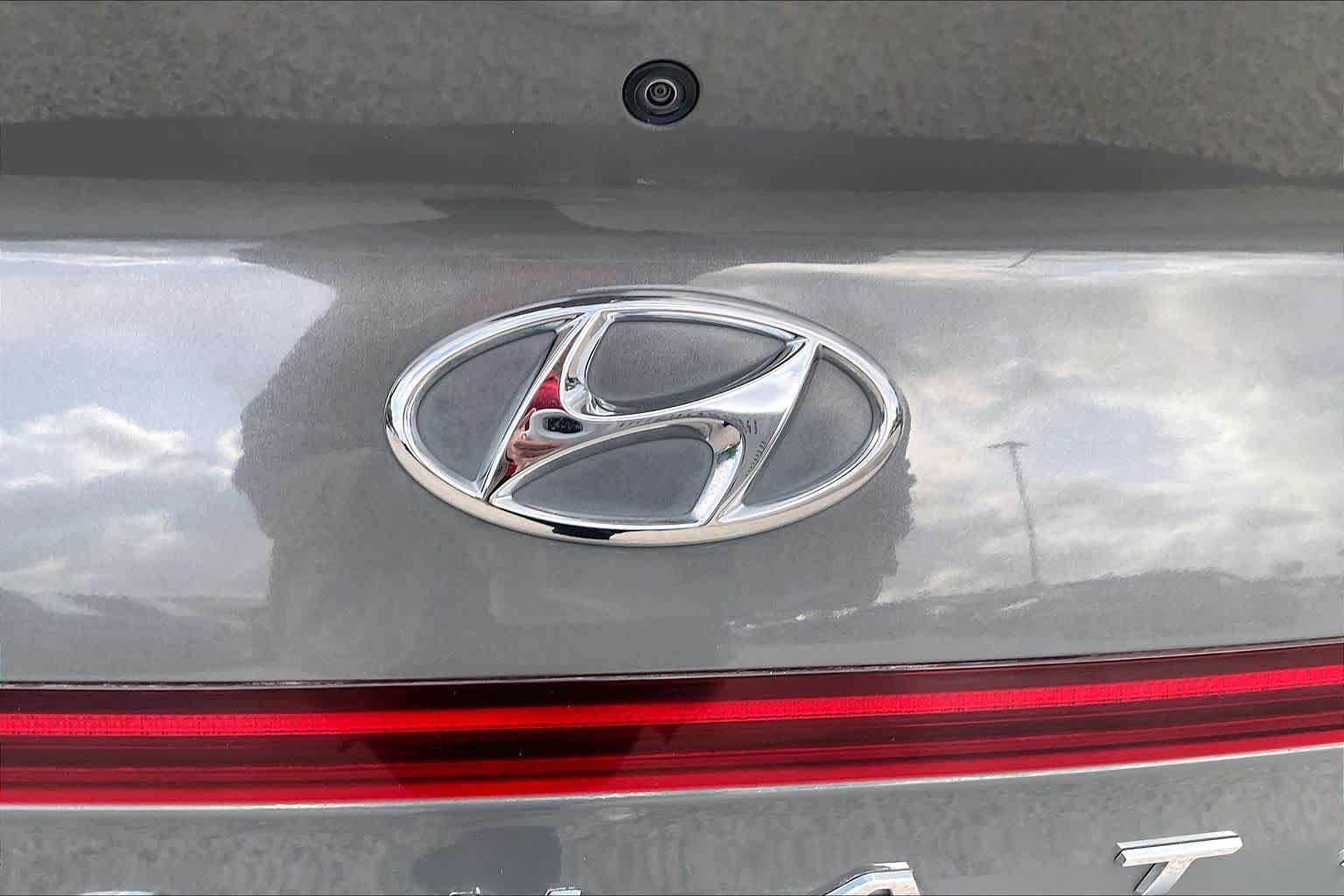 Used 2023 Hampton Gray Hyundai SEL image 10