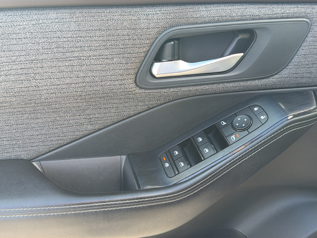 Used 2021 Blue Nissan SV image 20