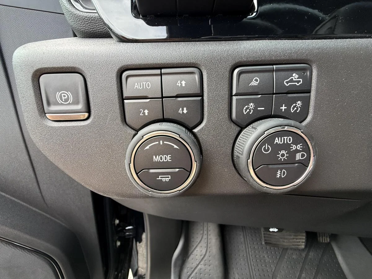 Used 2025 Black Chevrolet ZR2 image 31