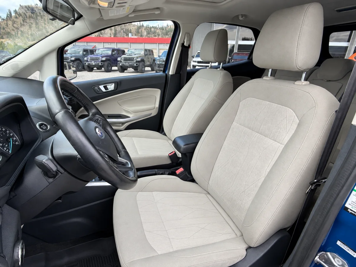 Used 2018 Blue Ford SE image 14