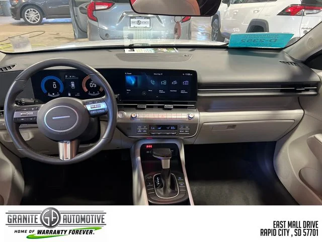 Used 2025 White Hyundai SEL image 17