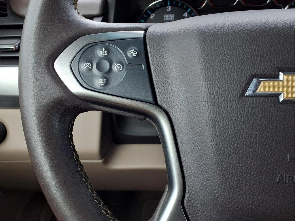 Used 2017 Iridescent Pearl Tricoat Chevrolet LT image 22