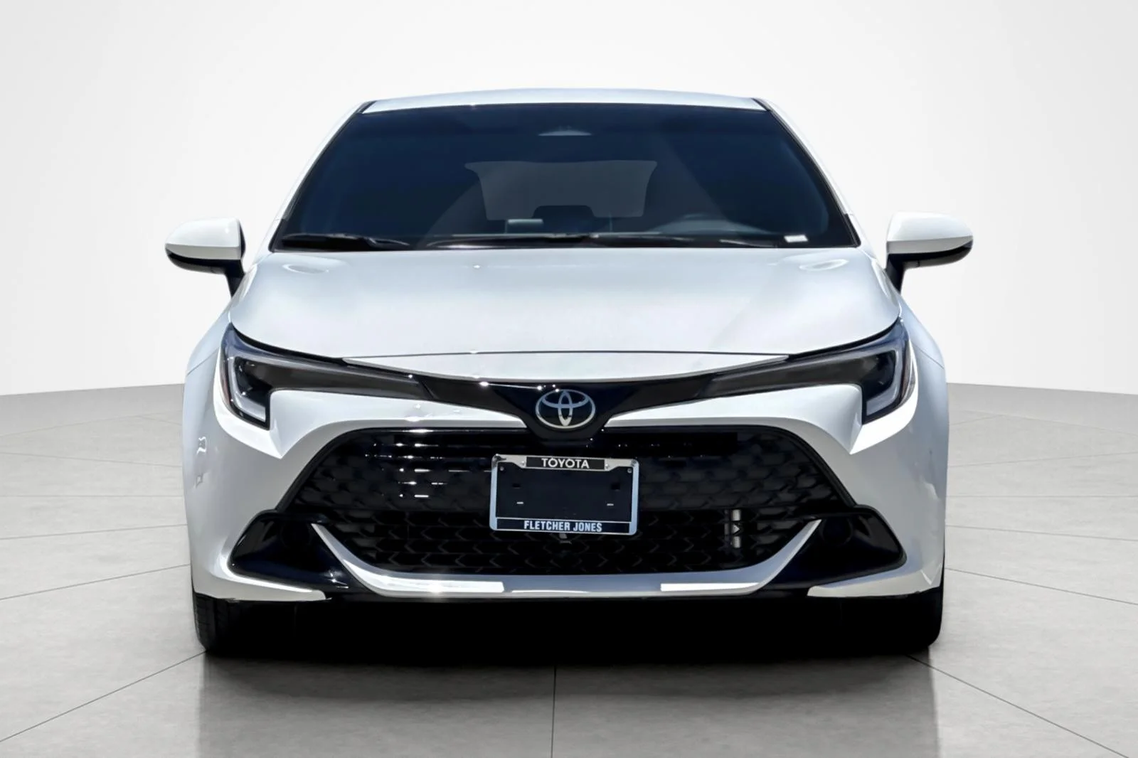 Certified Used 2025 Ice Cap Toyota SE image 8