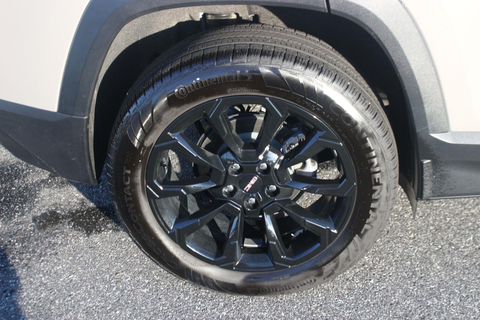 Used 2026 Riverstone Metallic GMC Elevation image 34
