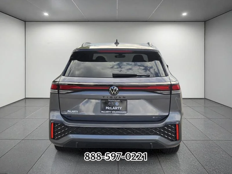 Used 2025 Platinum Gray Metallic Volkswagen 2.0T SE R-LINE BLACK image 4