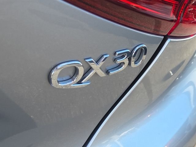 Used 2017 Silver INFINITI Luxury image 5