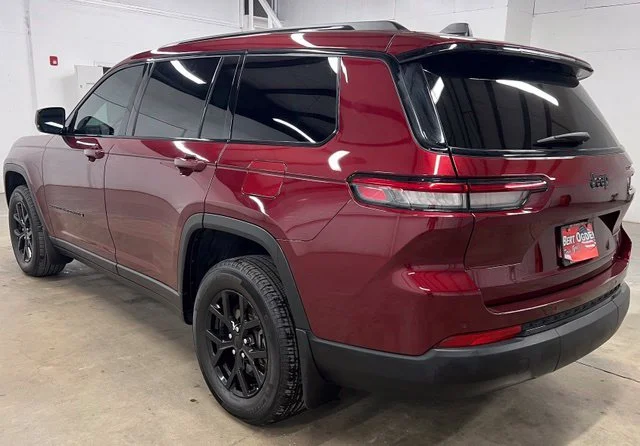 Used 2025 Red Jeep Altitude X image 4