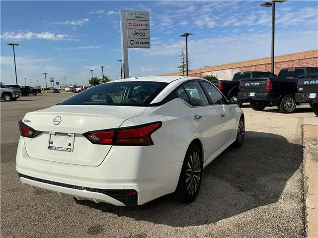 Used 2025 Pearl White Tricoat Nissan SV image 8