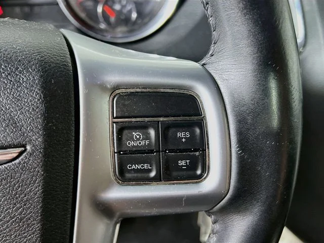 2013 Chrysler Town & Country Touring - Photo 31