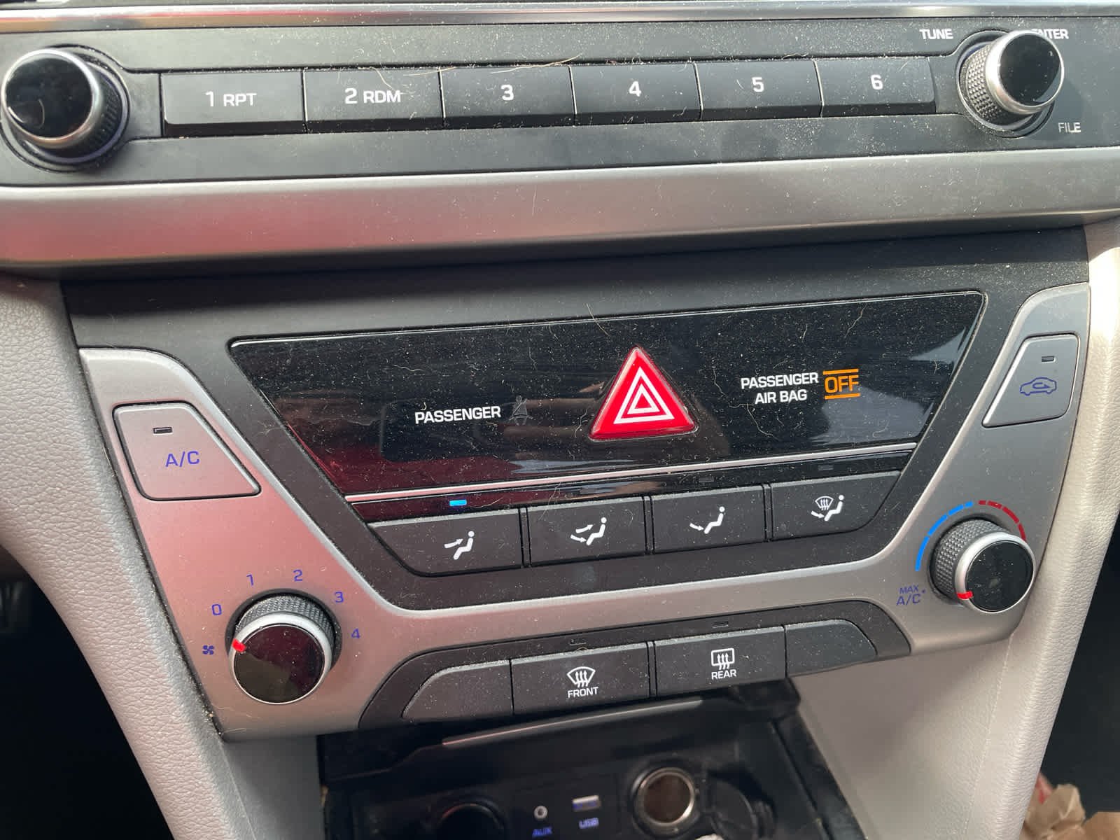 Used 2018 Electric Blue Metallic Hyundai SE image 9
